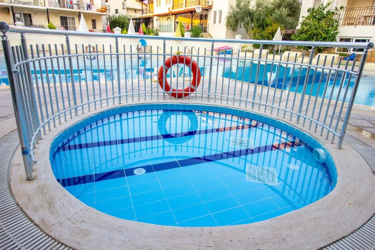 Tayfun Apart Hotel Ölüdeniz 3*,
